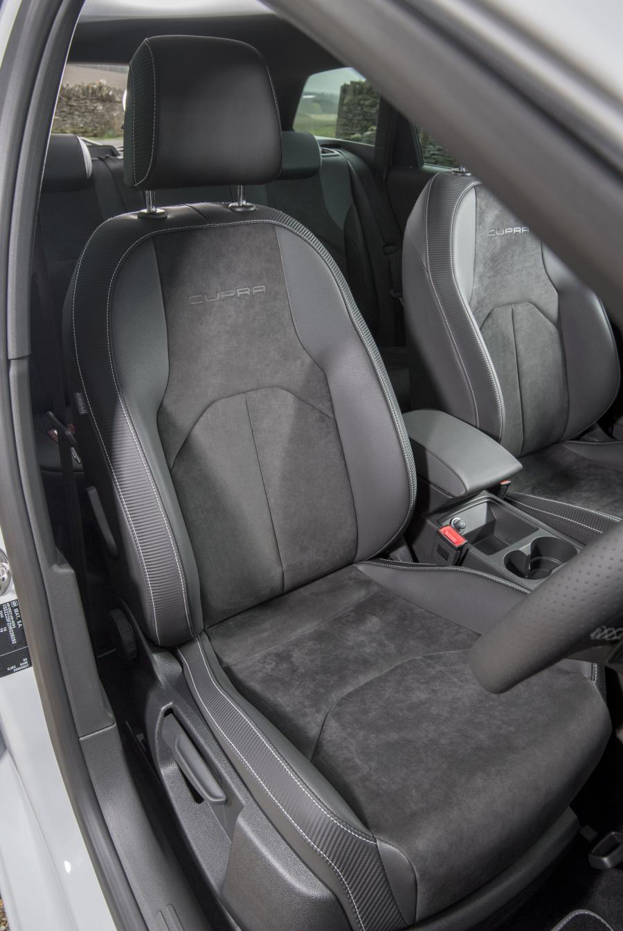 Интерьер Seat Leon ST Cupra 300 2017 года  (UK) (фото 37 из 40)